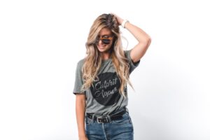 Moda na sneakersy – komfort i styl w jednym